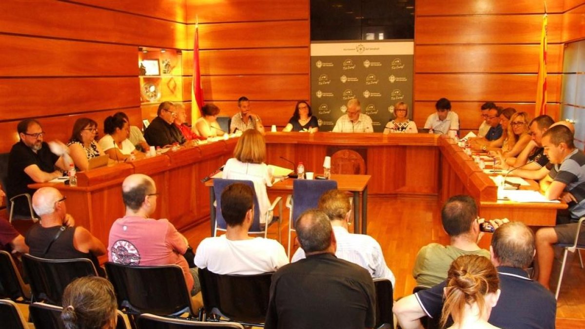 El pleno aprobó también reclamar mejoras a la estación de trenes.