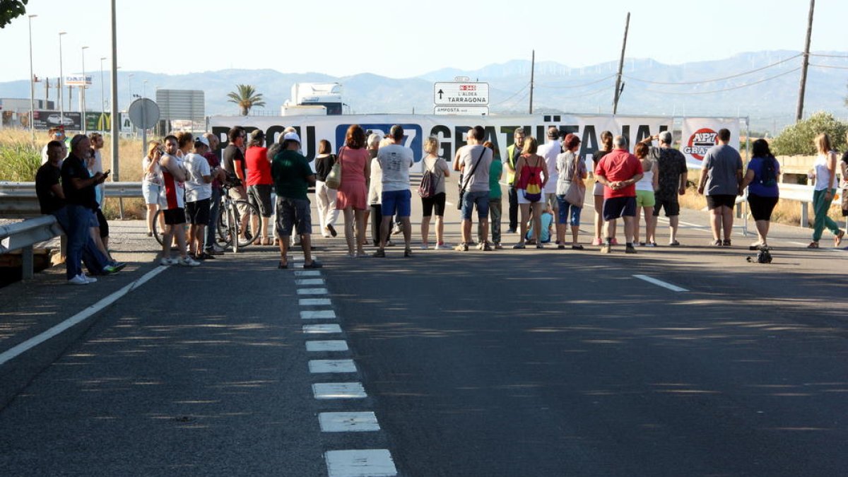 Los alcaldes del Pacte de Berà y las Terres de l'Ebre llaman a los ciudadanos a cortar la N-340 el 29 de julio