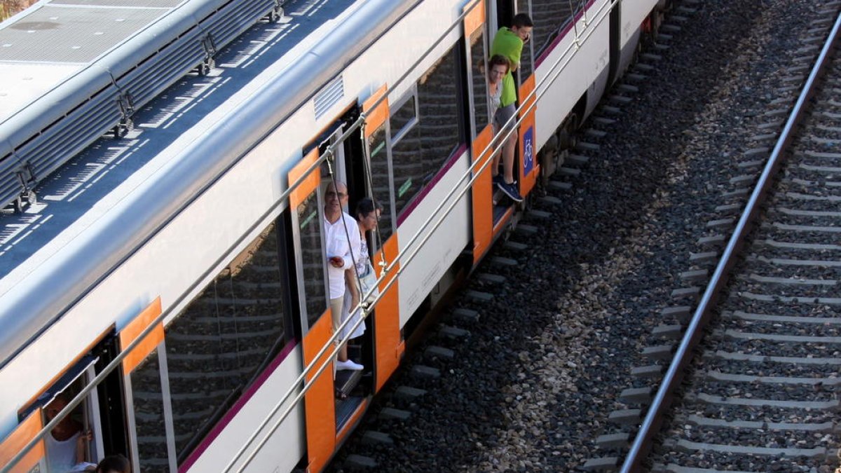 Trens Dignes cree que se han mantenido «secuestrados» los pasajeros para evitar la imagen de la evacuación