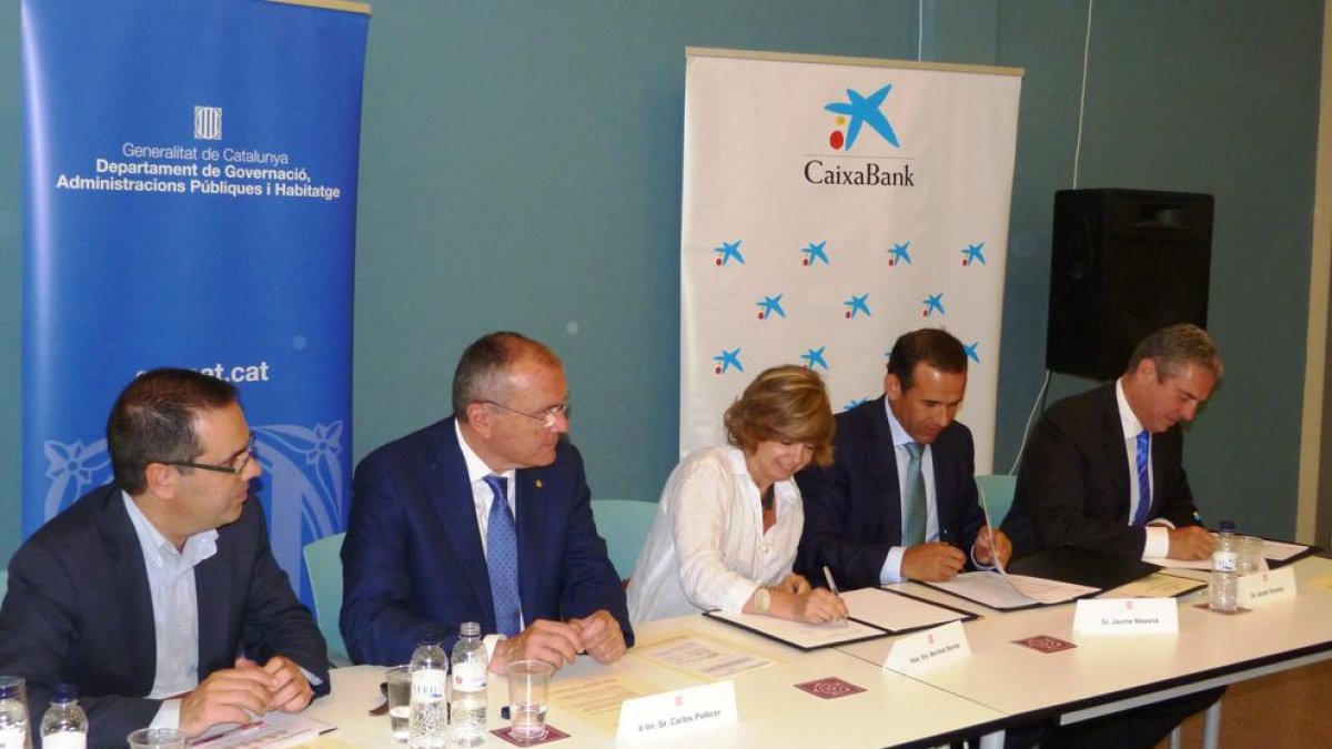 CaixaBank cede 32 viviendas vacías de la demarcación a la Generalitat para uso social