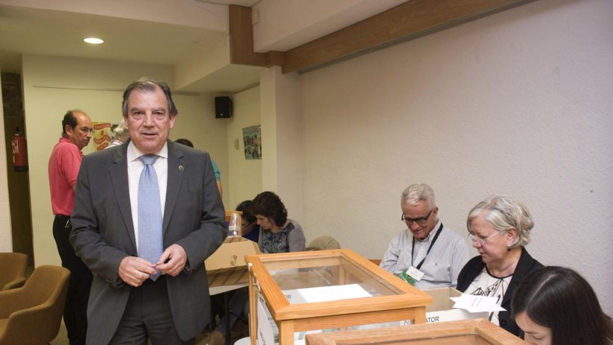 Fernando Vizcarro guanya les eleccions del Col·legi Oficial de Metges
