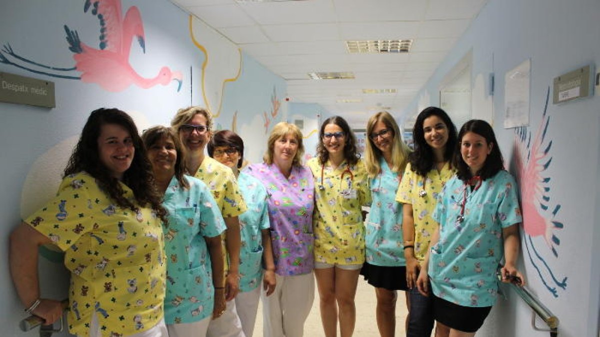 Els pediatres de Tortosa posen color a la seves bates