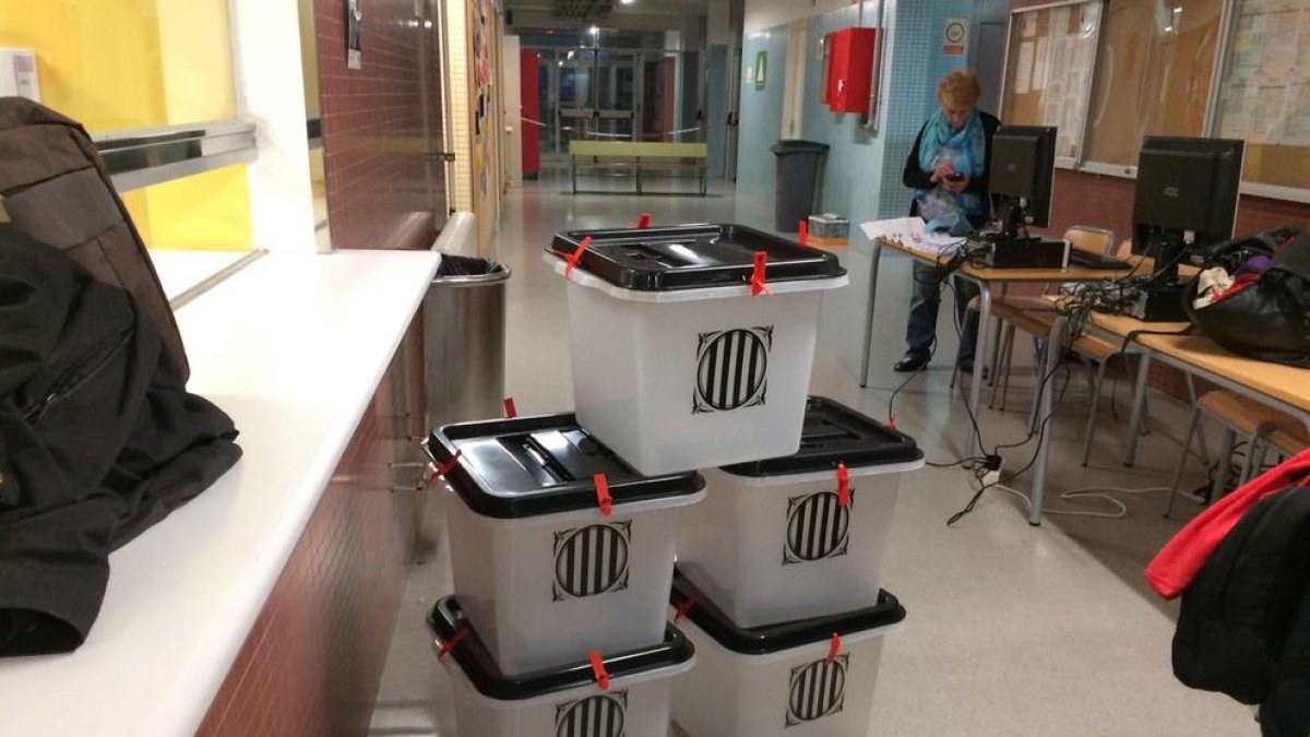 Las urnas, en el Instituto Sant Pere i Sant Pau de Tarragona.