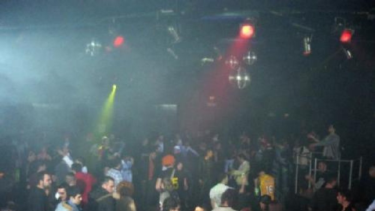 Una nit de festa a la discoteca P16 l'any 2009.