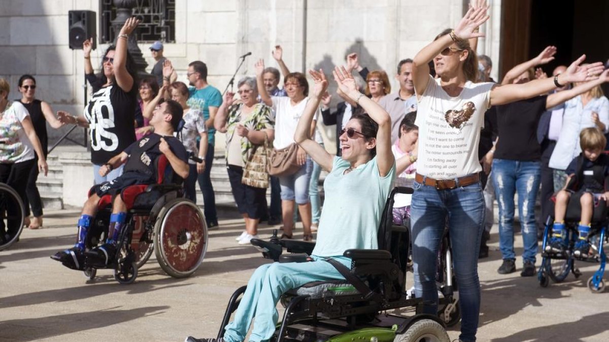 La Muntanyeta celebra el Dia Mundial de la Paràlisi Cerebral amb molt de ritme