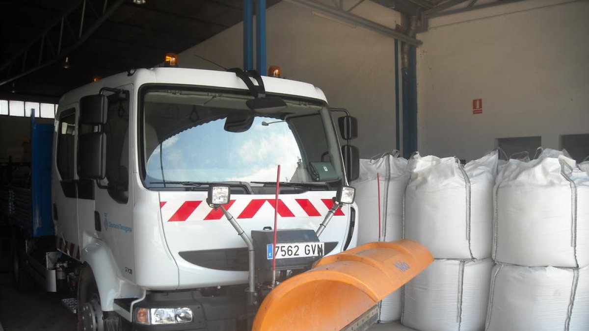 Desde que han empezado los trabajos ya se han consumido un total de 21 toneladas de sal y s0ha activado un equipo quitanieves.
