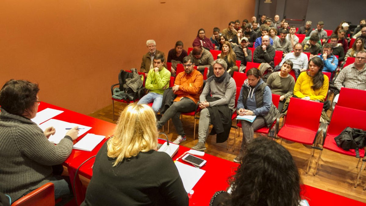 Sessió de debat sobre Barraques al CC El Carme, el gener passat.