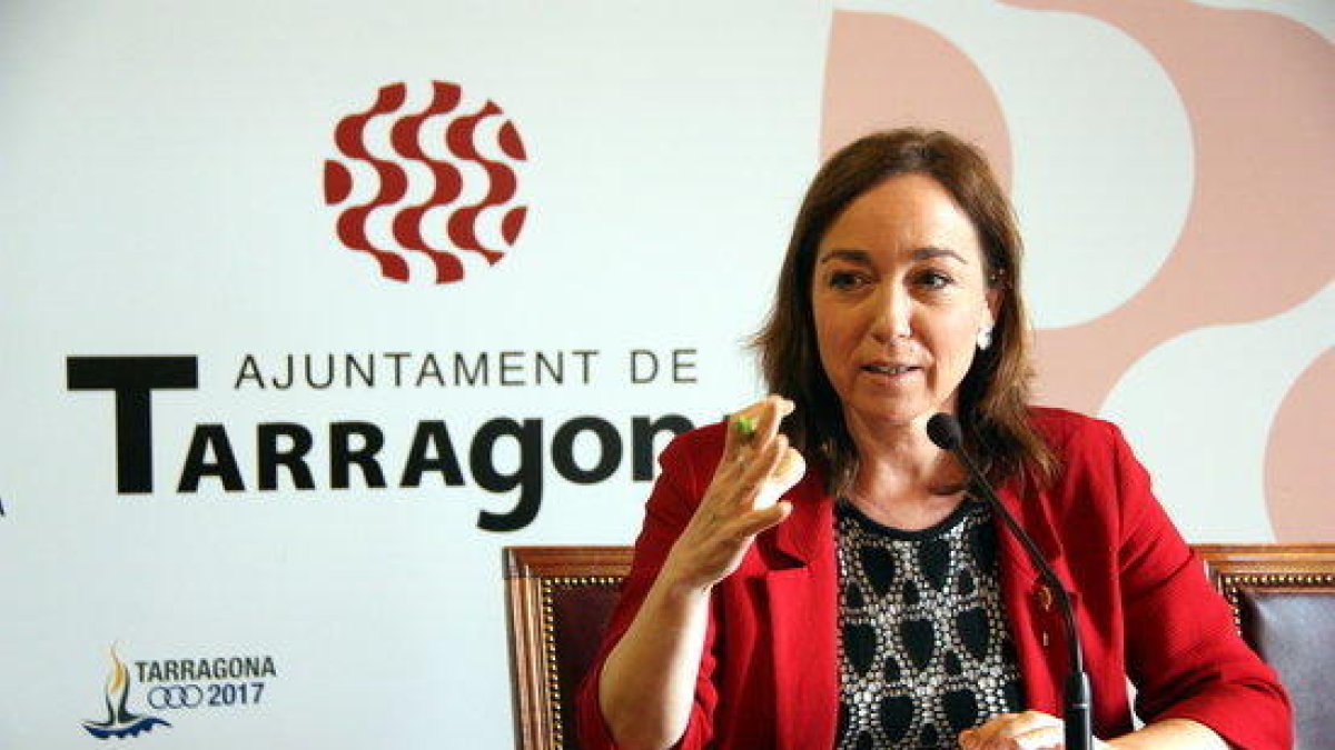 imatge d'arxiu de la portaveu del govern de Tarragona, Begoña Floria, en una roda de premsa.