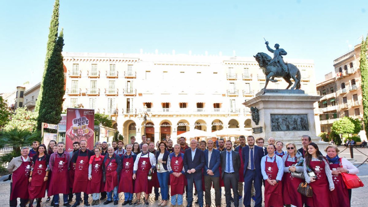 Tradicional foto de família dels participants a la nova edició del Ganxet Pintxo.