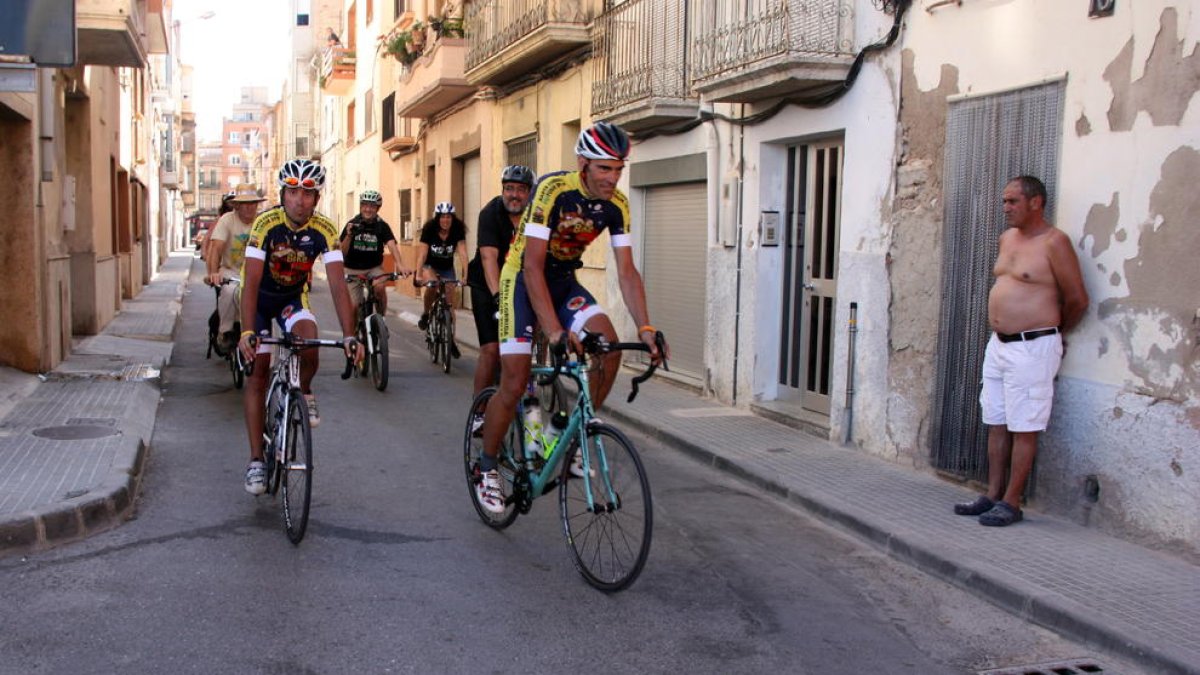 Defender los animales pedaleando por Europa