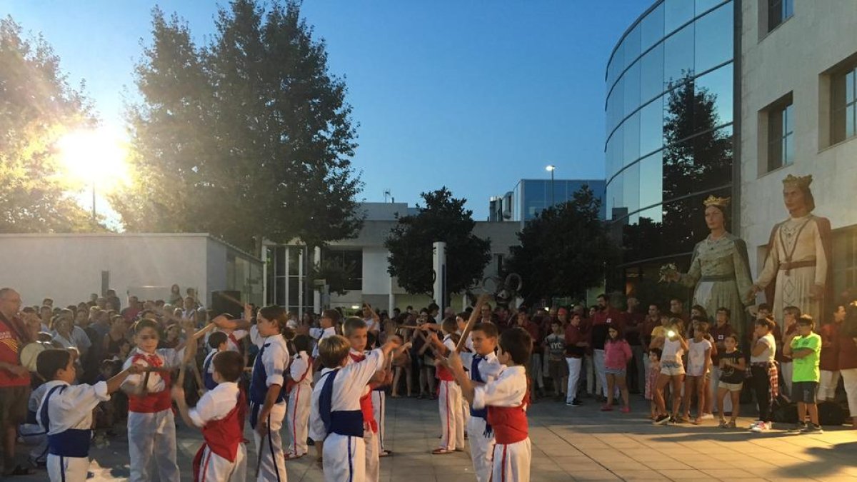 La Fiesta Mayor de Cambrils estalla con la Cercavila popular