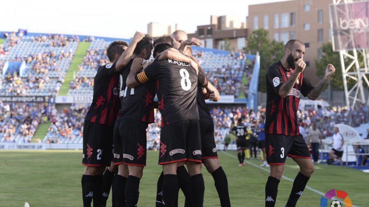 Els jugadors del Reus, celebrant el gol d'Edgar.