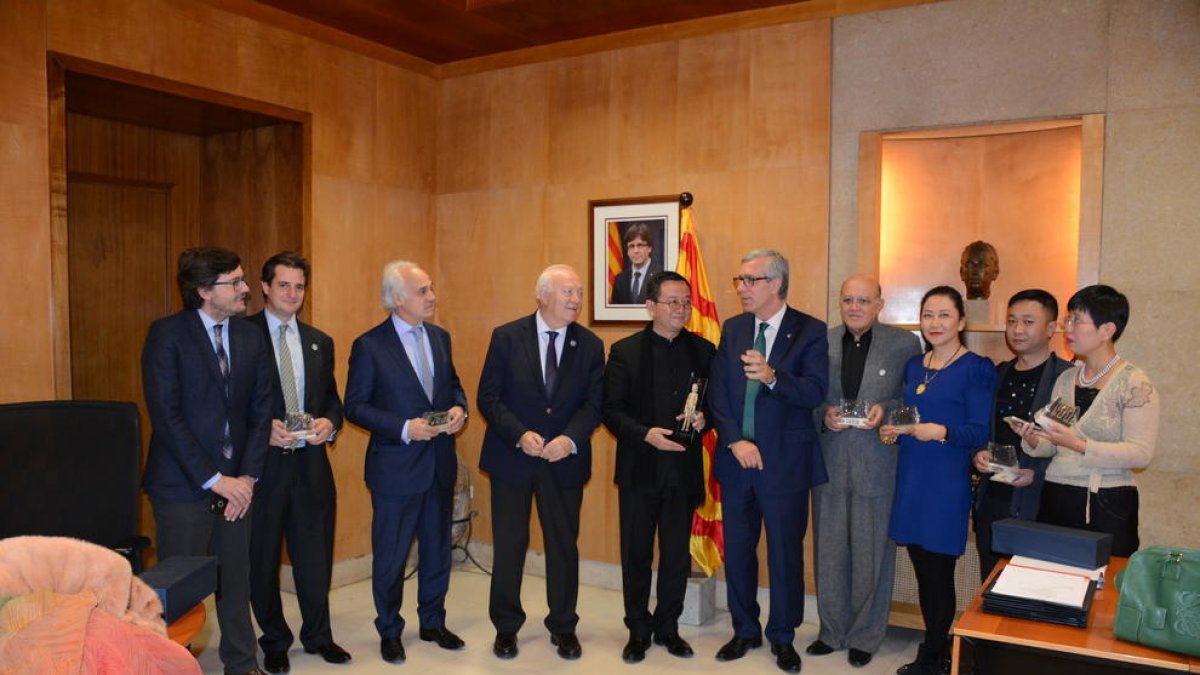 Imatge de la recepció de la delegació Xinesa per part de Josep Fèlix Ballesteros.