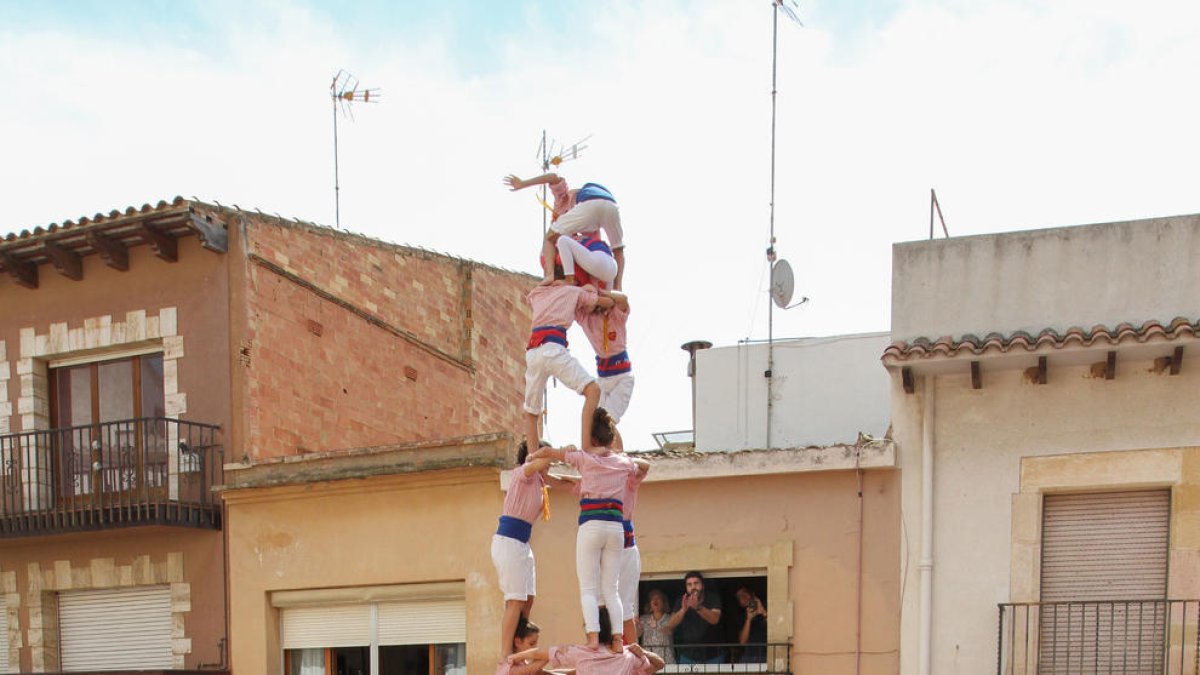 3de9f dels Xiquets de Tarragona a la diada de Santa Rosalia de Torredembarra.