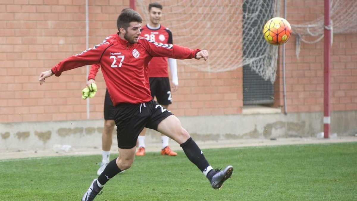 Calavera, entrenando con el Nàstic.