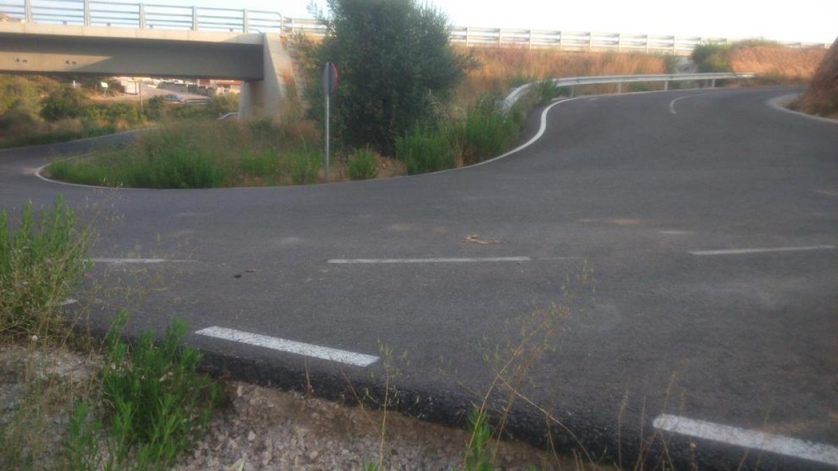 L'organització explica que «no hi ha una alternativa segura pel trànsit dels tractors que estan treballant a la zona».