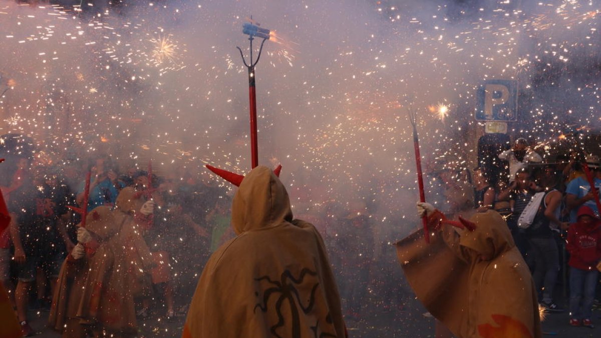 Pla tancat de diables durant la Nit del Foc de Cambrils. Imatge del 2 de setembre de 2017