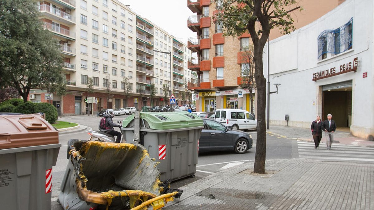 La quema de contenedores deja 67 casos hasta agosto y suma 114 desde el 2014