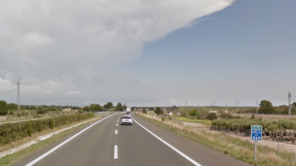 Tallat un carril de l'AP-7 a Mont-roig per un accident