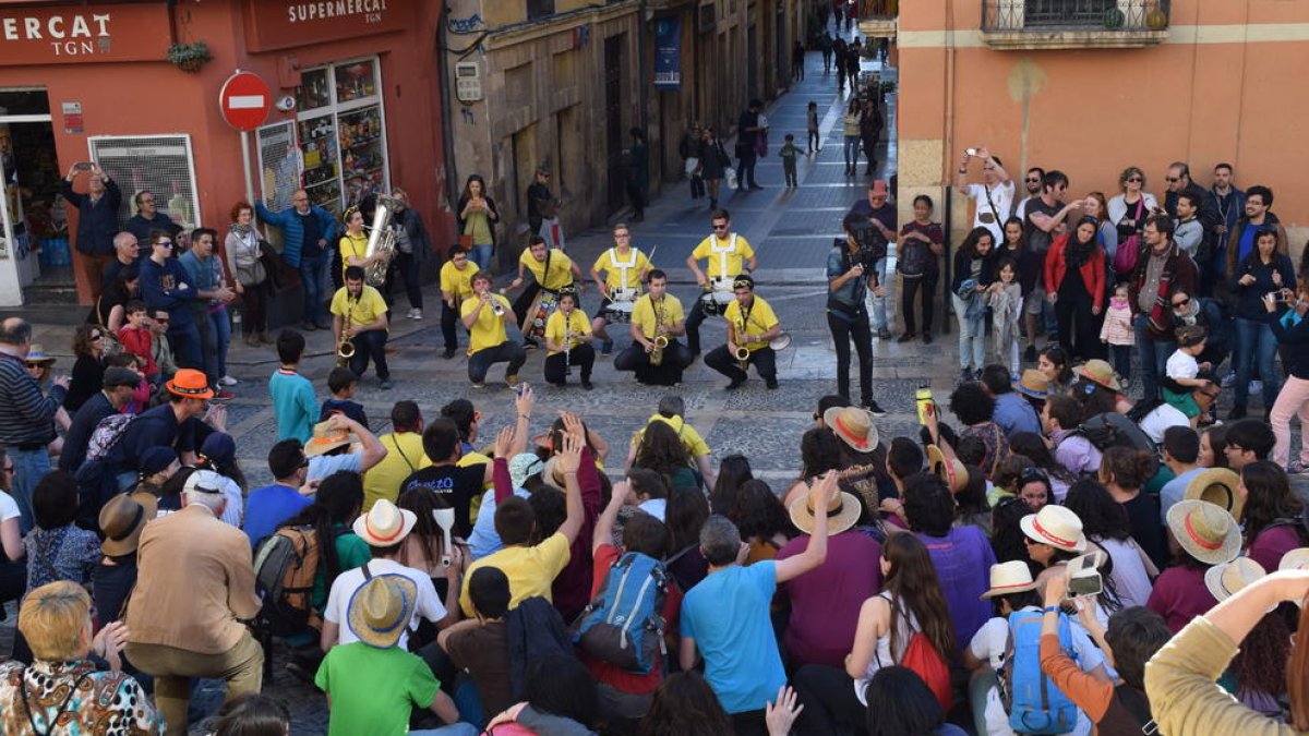 La Plaça de les Cols ha revivido las fiestas de Santa Tecla.