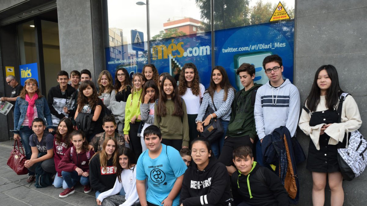 Un dels grups d'alumnes que ha visitat la redacció.