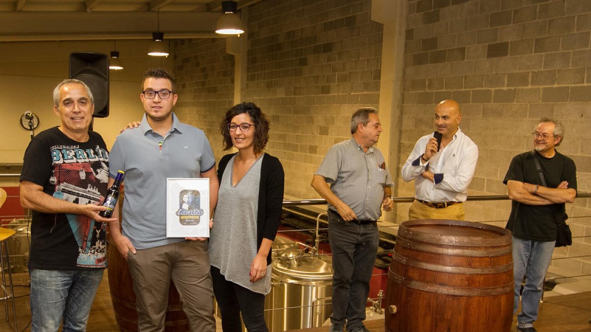 La fábrica de la cerveza Rosita era el escenario escogido este jueves por la noche para presentar la nueva etiqueta.