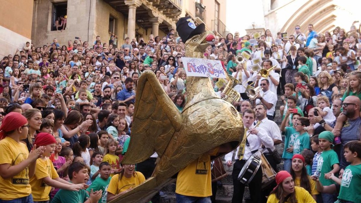 Instant de la Baixadeta de l'Aligueta i la Cucafereta celebrada durant la Santa Tecla de l'any passat.