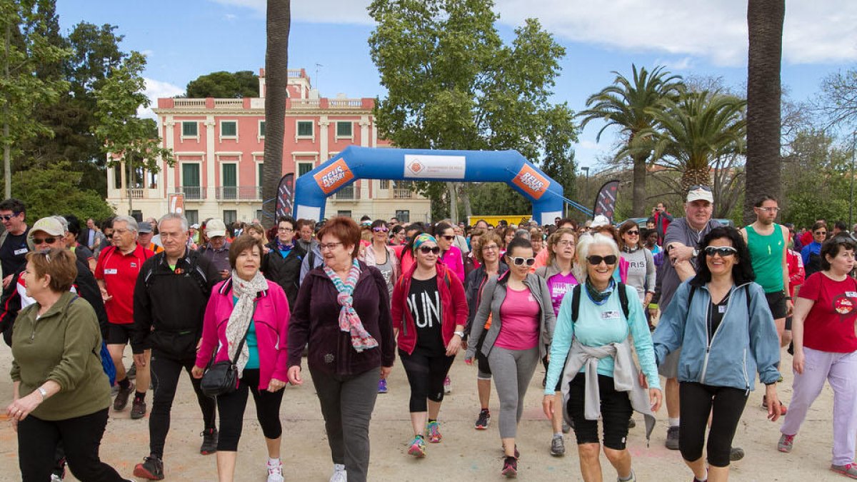 Gairebé 700 persones participen a la caminada entre Reus i la Pineda