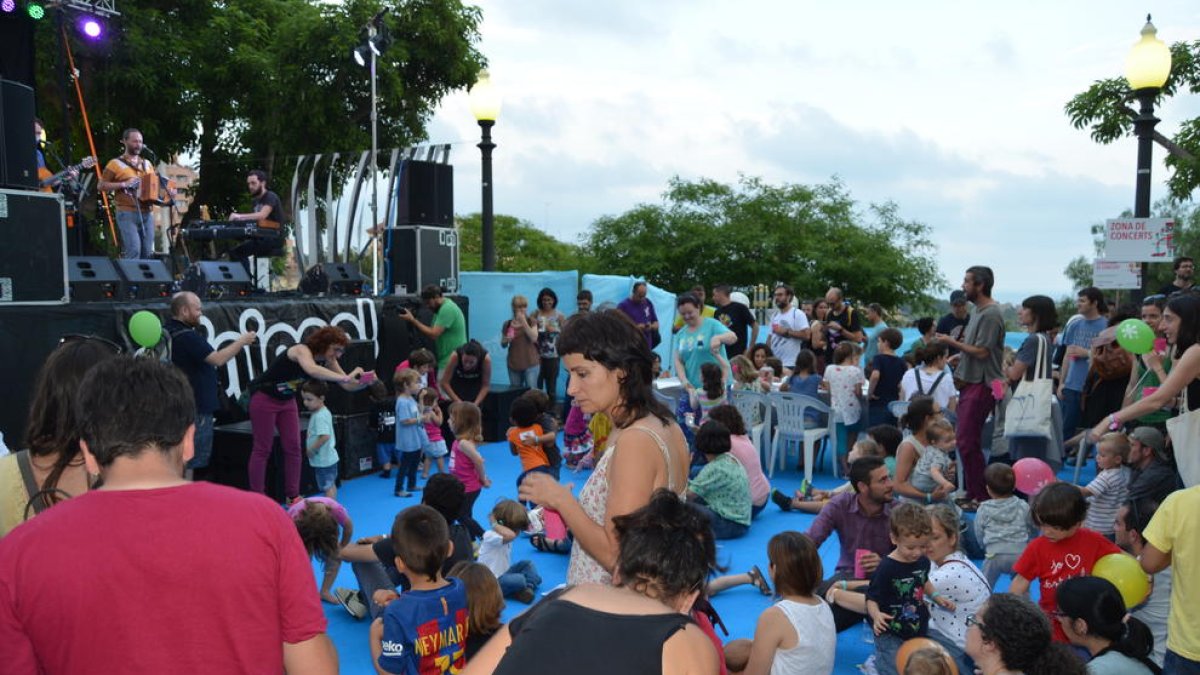 A lo largo de la tarde se sucedieron las actucions al escenario del festival