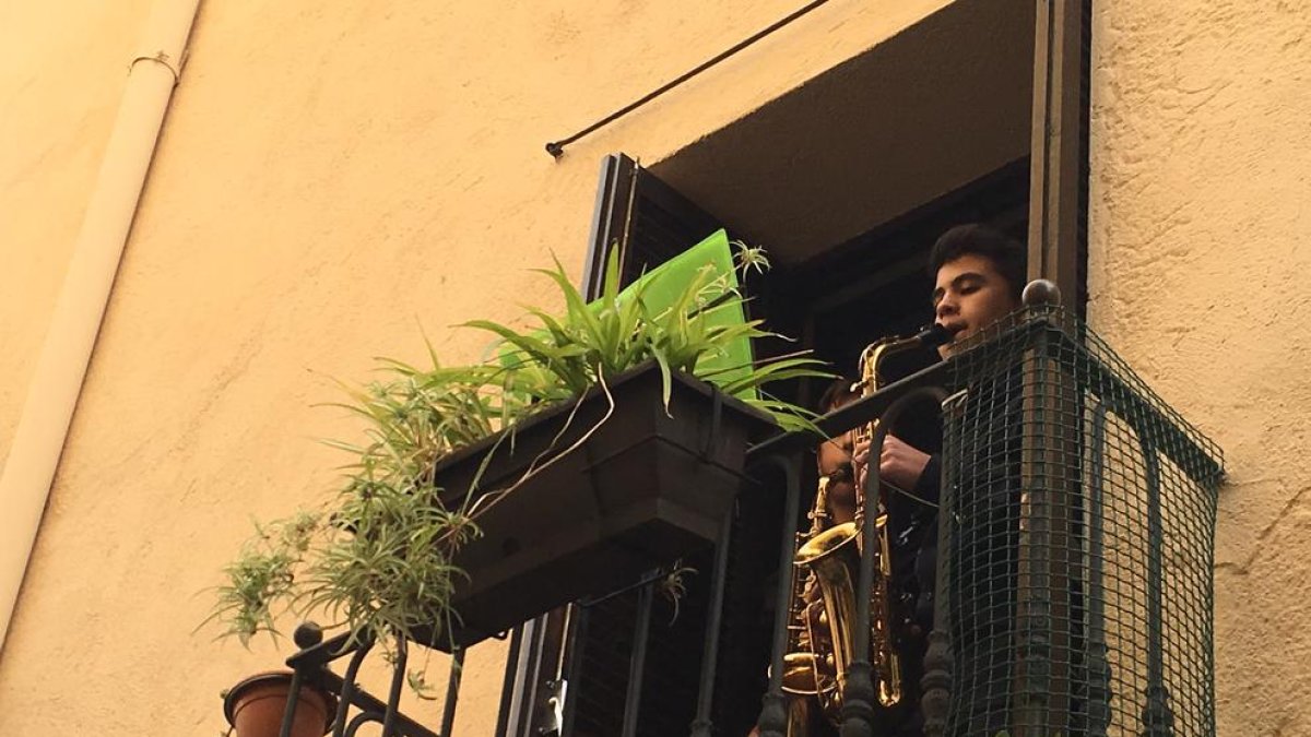 Els racons del Barri Antic s'omplen de notes i dansa amb 'Música als balcons'