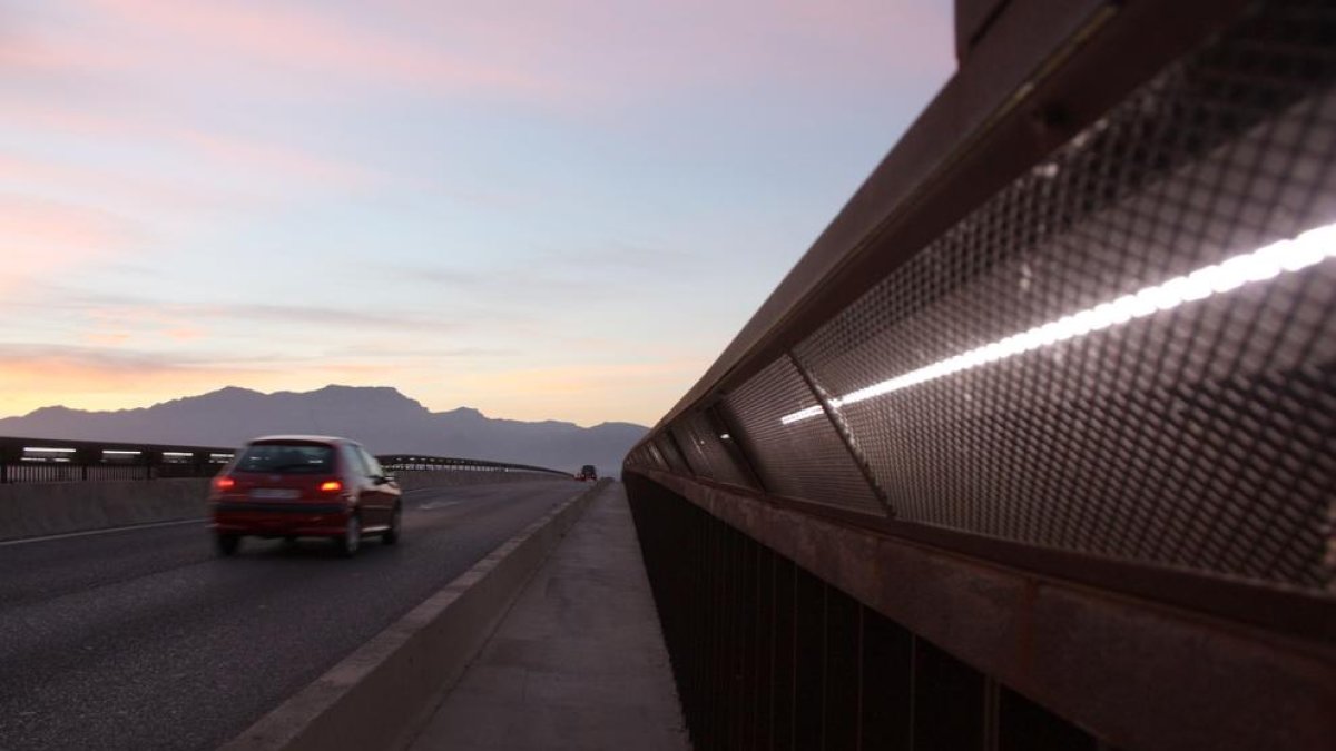 Imagen de la C-42 a su paso por el Puente del Milenario