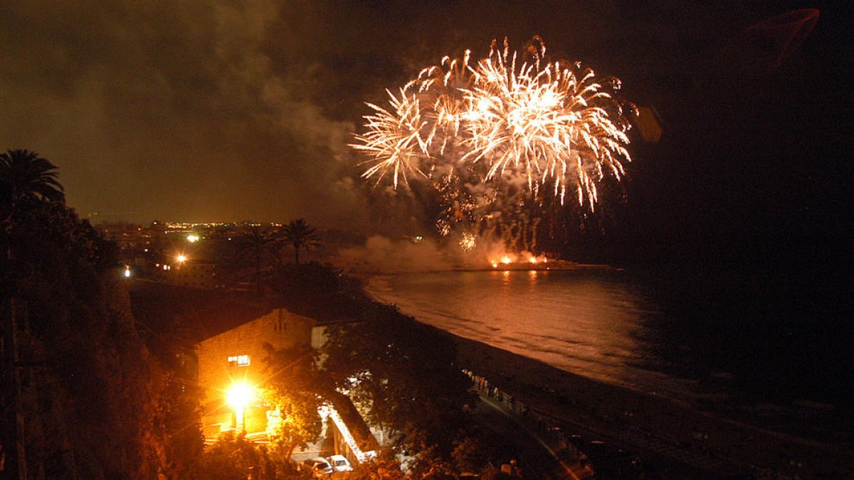 Imagen del Concurs de Focs Artificiales desde el Balcó del Mediterrani.