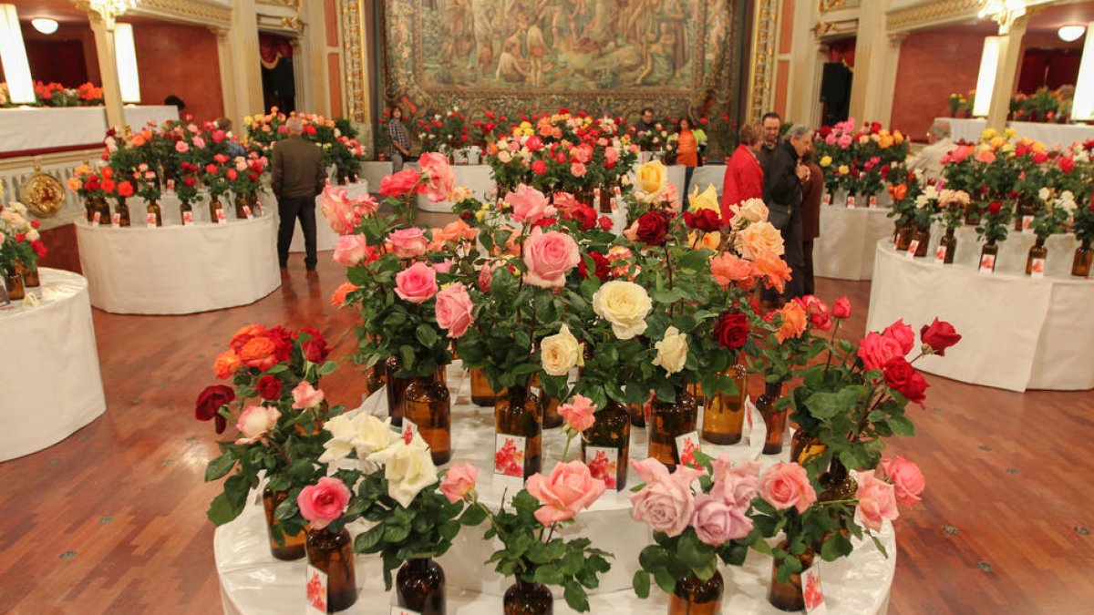 El Teatre Bartrina i el Centre de Lectura s'omplen de roses