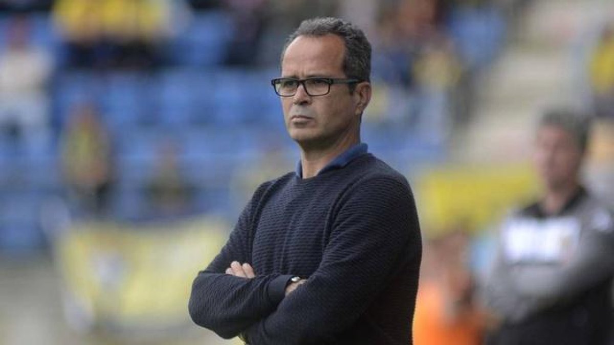 Álvaro Cervera, técnico del Cádiz, también está sancionado.