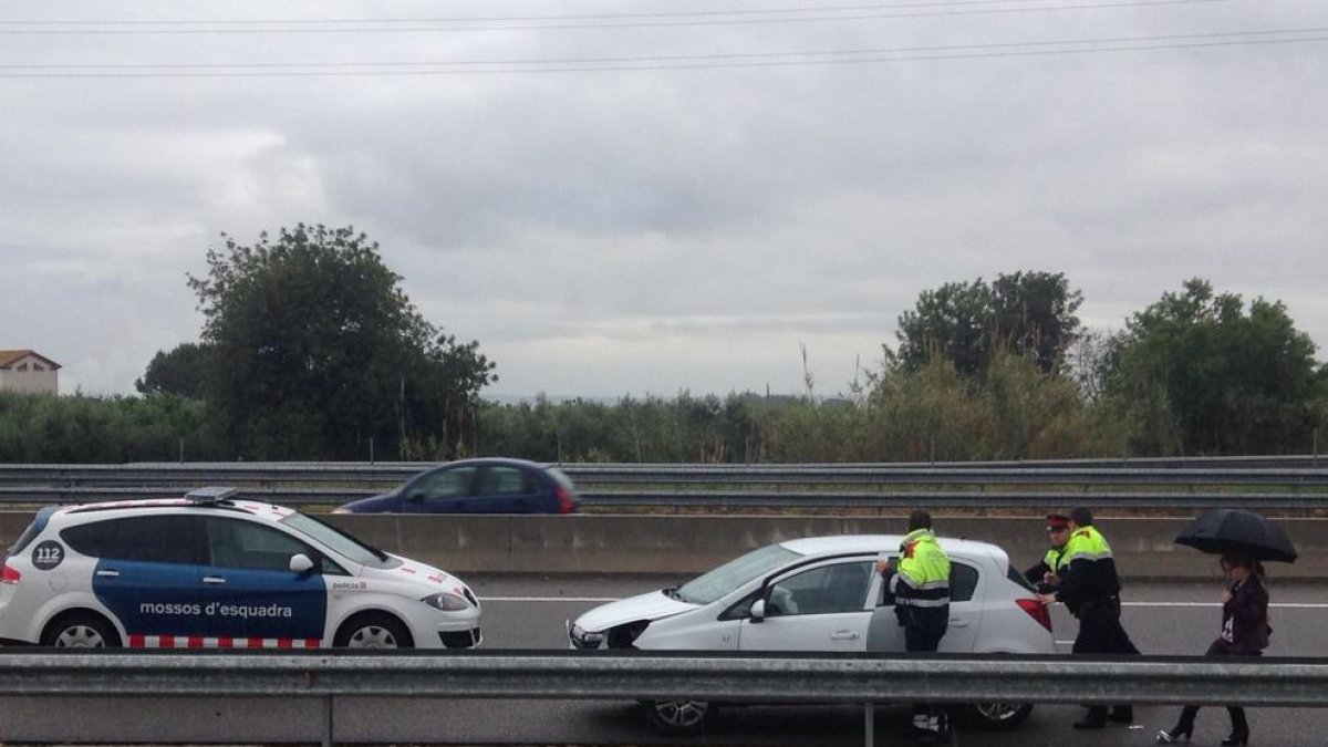 La pluja provoca dos accidents de trànsit al Baix Camp