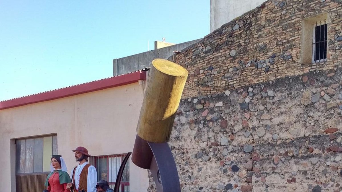 Santiago Vidal, ayer, con la alcaldesa de Cambrils.