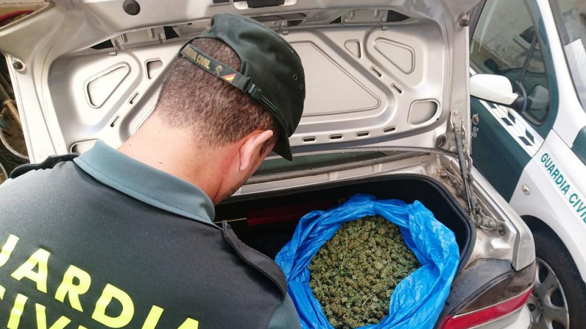 Detenido un joven en el Pla de Santa Maria con cinco kilos de marihuana en el maletero