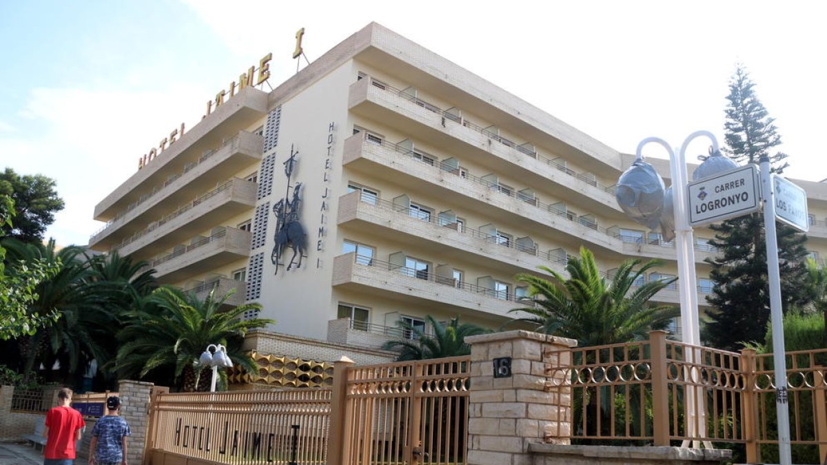 Pla obert de l'hotel Jaume I de Salou on hi ha hagut un brot de legionel·losi. Imatge del 6 d'octubre de 2016