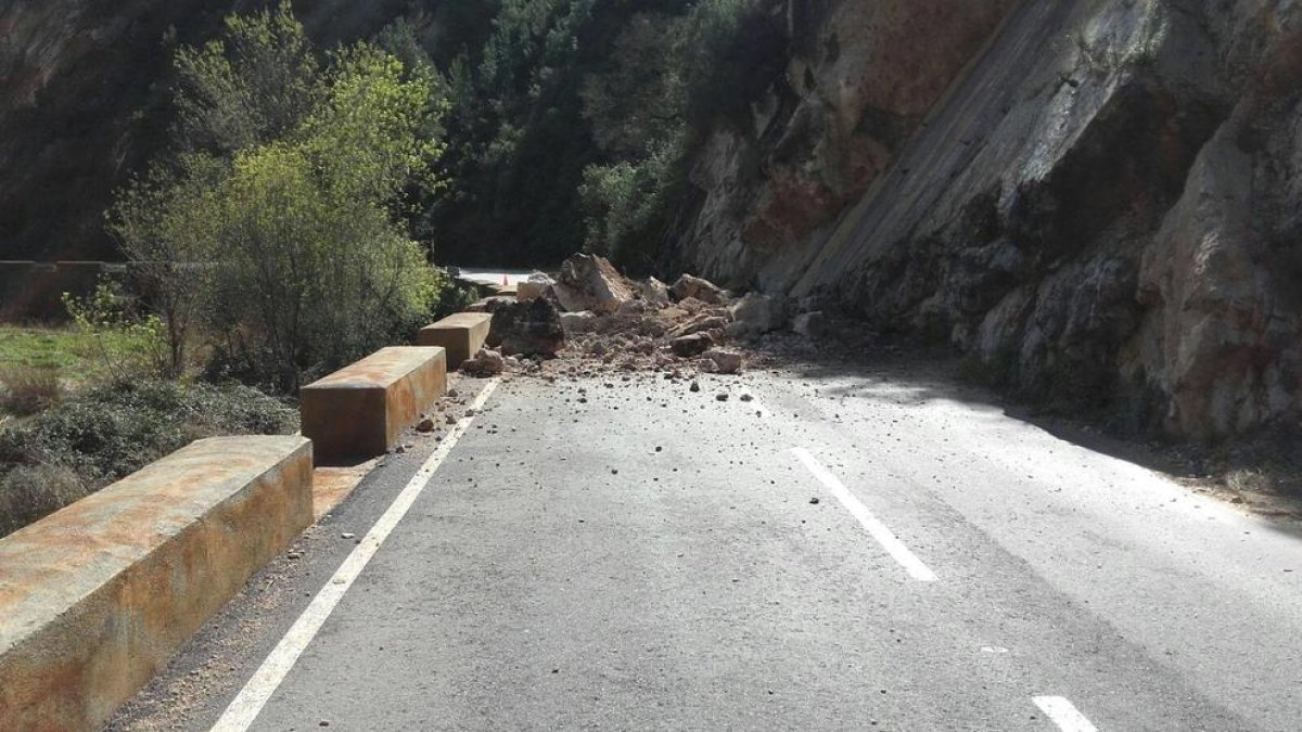 Imatge de l'esllavissada a la carretera C-240z.