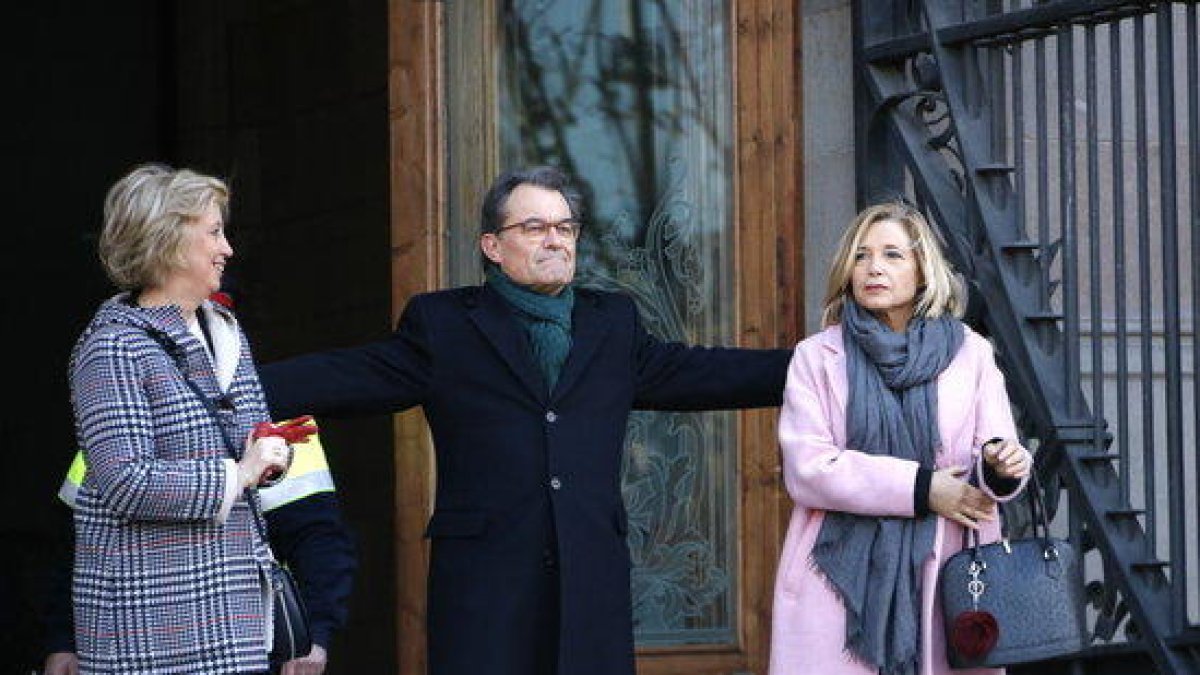 El expresidente de la Generalitat Artur Mas con las exconsejeras|exconselleres Irene Rigau y Joana Ortega, el 6 de febrero de 2017