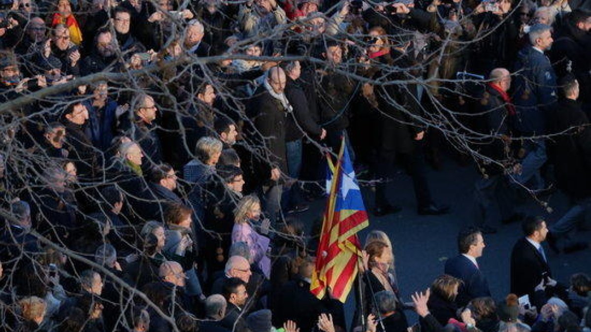 Mas, Ortega i Rigau, durant el recorregut pels carrers de Barcelona camí del TSJC. Imatge del 6 de febrer del 2017.