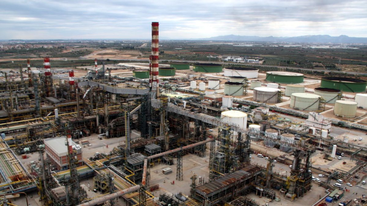 Imatge aèria del Complex Industrial de Repsol a Tarragona.