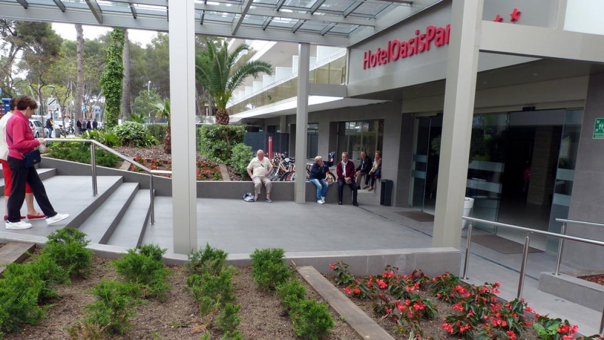 Imagen de archivo de la entrada de uno de los hoteles de Salou.