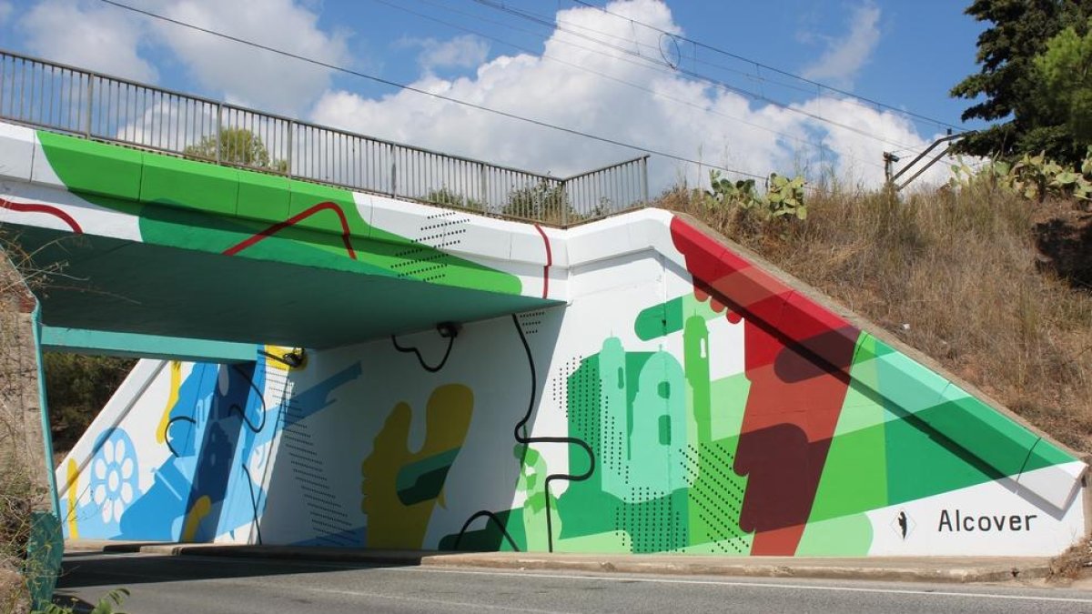 La nova imatge del pont d'entrada a Alcover per la carretera de Valls.