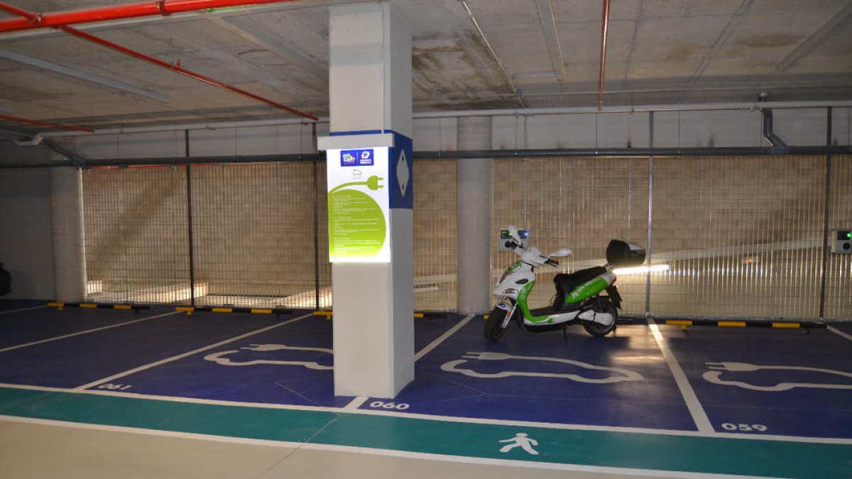 La xarxa municipal de recàrrega de vehicles elèctrics de Reus registra més de 2.200 usos el 2015