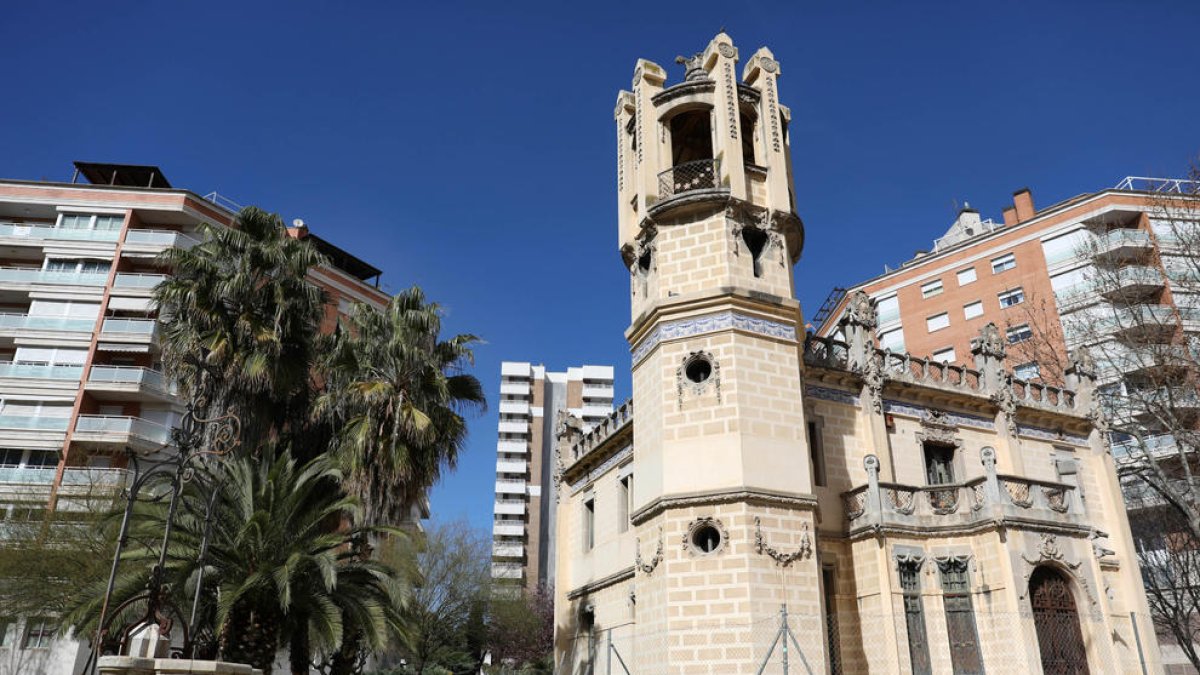 Edifici modernista de la Quinta de Sant Rafael, obra de Juli Maria Fossas, on va viure Puig i Valls.