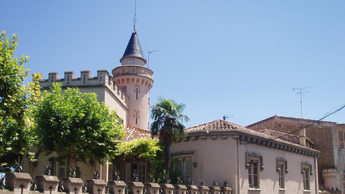 Imatge actual de Cal Pons, conegut com a Castell de Bell-Esguard.