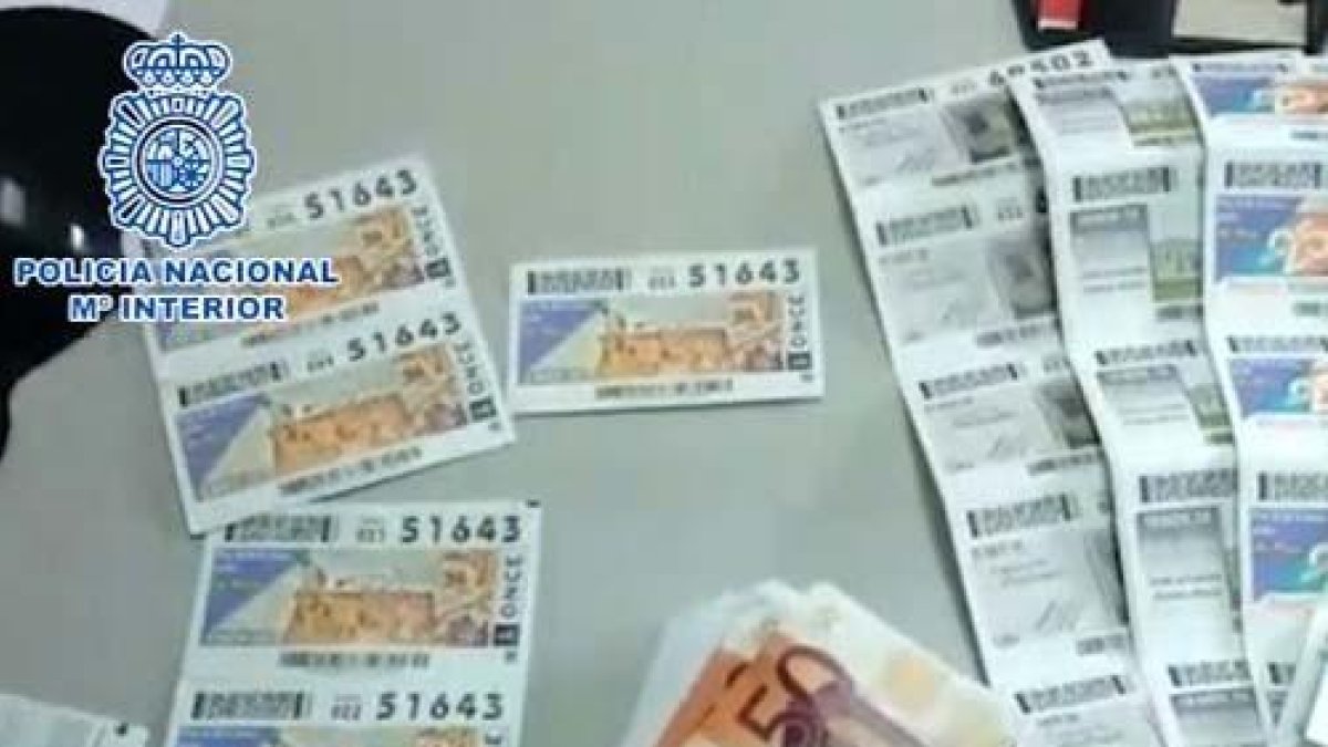 Bitllets de loteria falsos per fer l'estafa del 'tocomocho'