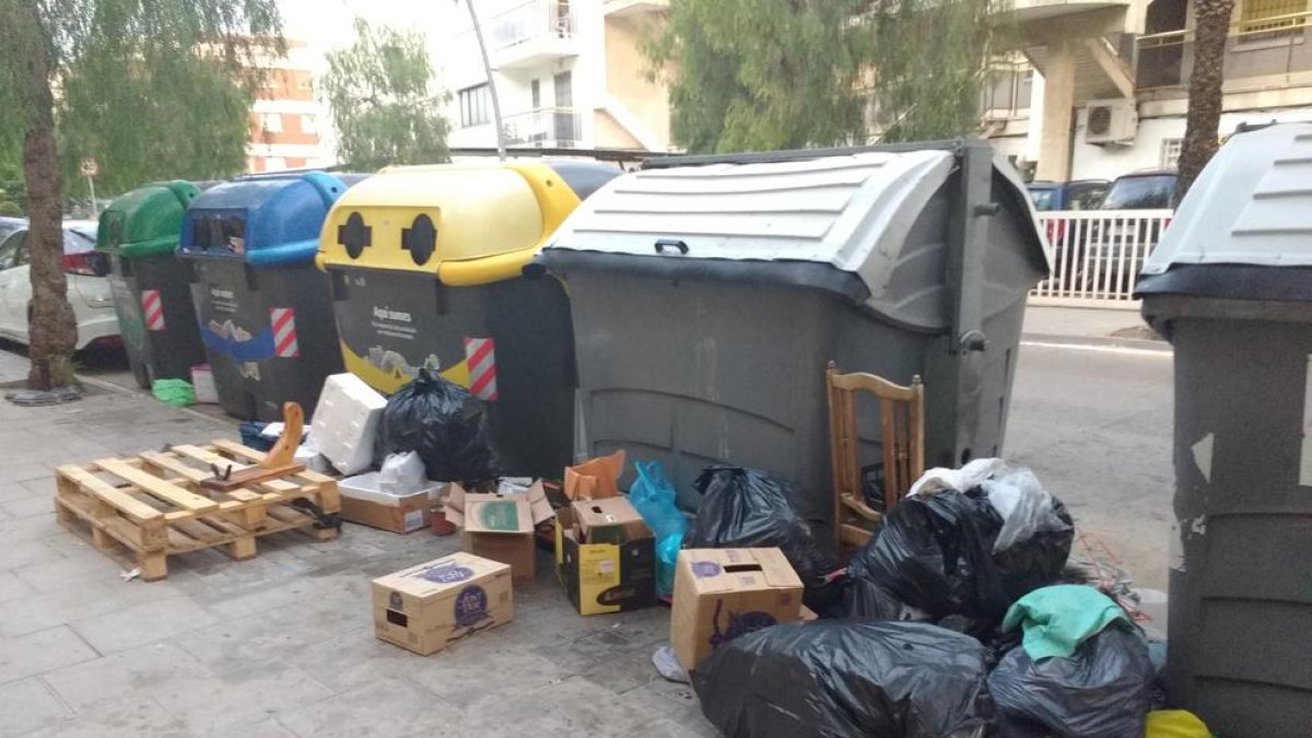Estat dels contenidors en una imatge d'aquest diumenge.