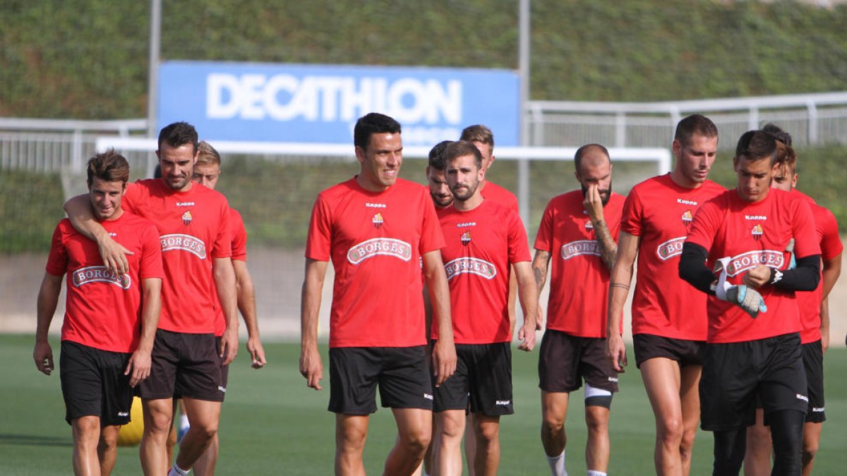 Alguns dels jugadors, entrenant.